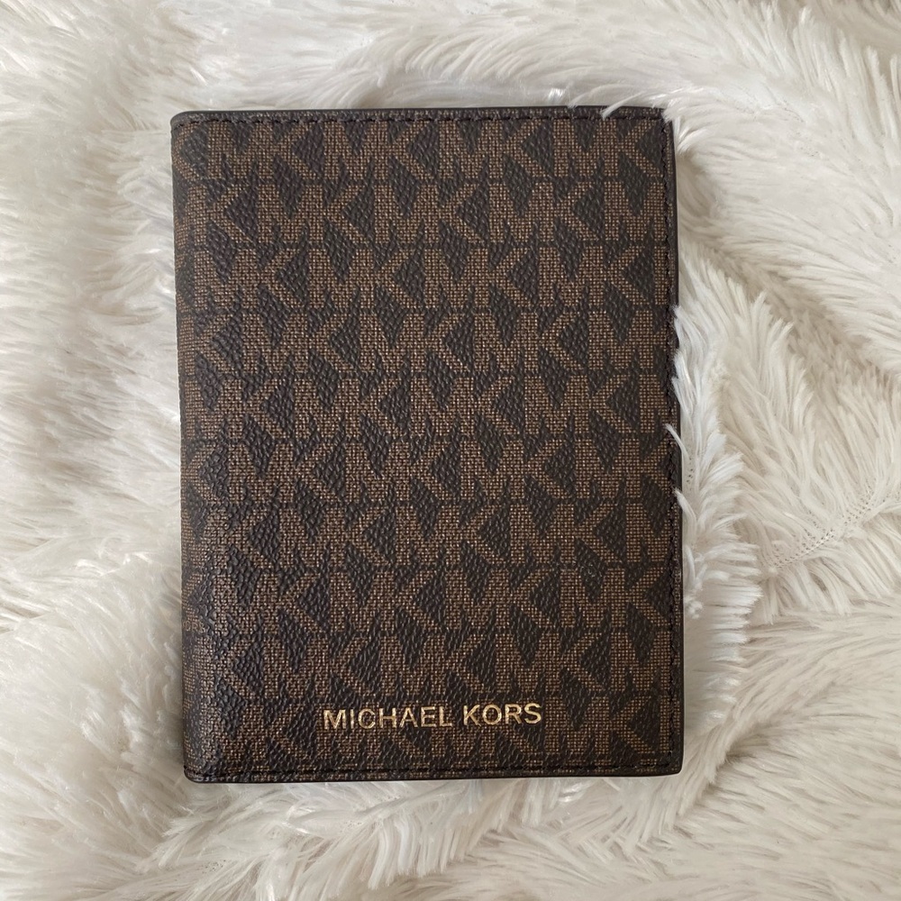 Michael Kors Jet Set Travel Passport Holder Wallet
